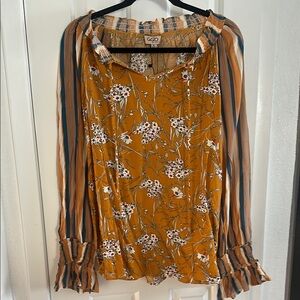 NWT GiGio Ruffled Long Sleeve Blouse
